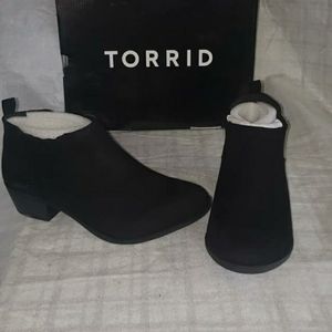 10 wide torrid booties